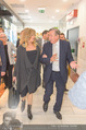 Goldie Hawn PK und Autogrammstunde - Lugner City - Mi 22.02.2017 - Goldie HAWN, Richard LUGNER schlendern durchs Einkaufszentrum38