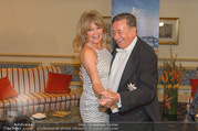 Goldie Hawn Fototermin - Grand Hotel - Do 23.02.2017 - Goldie HAWN, Richard LUGNER tanzen Walzer31