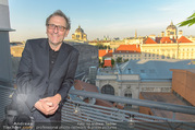 Grado Buchpräsentation - MQ Gustav Klimt Stiftung - Mi 17.05.2017 - Christian STRASSER (Portrait vor ber dem MuseumsQuartier)20