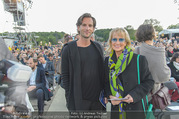 Sommernachtskonzert - Schloss Schönbrunn - Do 25.05.2017 - Dagmar KOLLER mit Freund Michael BALGAVY41