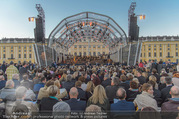Sommernachtskonzert - Schloss Schönbrunn - Do 25.05.2017 - Zuschauer, Publikm vor Schlo Schnbrunn, Bhne51