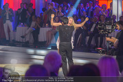 Dancing Stars Finale - ORF Zentrum - Fr 02.06.2017 - Martina FERDINY, Maria SANTNER im Moment des Sieges7