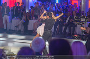 Dancing Stars Finale - ORF Zentrum - Fr 02.06.2017 - Martina FERDINY, Maria SANTNER im Moment des Sieges8