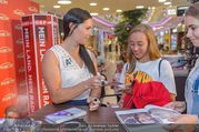 Geburtstagsfest Tag 1 - PlusCity Linz - Do 31.08.2017 - Anna VEITH gibt Autogramme277