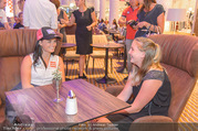 Geburtstagsfest Tag 1 - PlusCity Linz - Do 31.08.2017 - Anna VEITH beim Meet & Greet (Kronen Zeitung Gewinnspiel)297