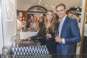 Store Opening - Lagerfeld Store - Do 05.10.2017 - Julian SCHNEYDER mit Freundin Bianca121