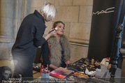 Lifeball Fotoshooting Netrebko - Conchita - Rathaus - Fr 17.11.2017 - Anna NETREBKO backstage beim Schminken4