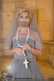 Lifeball Fotoshooting Netrebko - Conchita - Rathaus - Fr 17.11.2017 - Conchita (WURST, Tom NEUWIRTH) als Nonne mit Kreuz48
