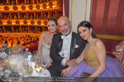 Opernball 2018 - Wiener Staatsoper - Do 08.02.2018 - Lily JAMES, Viktoria und Heiner LAUTERBACH247