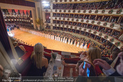 Opernball 2018 - Wiener Staatsoper - Do 08.02.2018 - Festsaal, Baller�ffnung, Blick aus einer Loge, �bersichtsfoto260