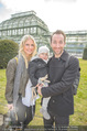 Lindt Goldhasensuche - Botanischer Garten Schönbrunn - So 25.03.2018 - Manuel und Kerstin ORTLECHNER mit Sohn Julian2