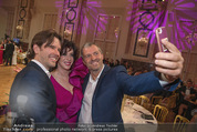 Dancer against Cancer - Hofburg - Sa 14.04.2018 - Manfred BAUMANN macht Selfie mit Graham WARDLE, Susan POSNICK144