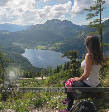 Feel Austria - Österreich - Mi 16.05.2018 - Frau Wanderer Salzkammergut Bad Aussee Alt Ausseer See Wandern F32