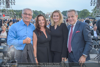 Sommernachtskonzert 2018 - Schloss Schönbrunn - Do 31.05.2018 - Georg PÖLZL mit Ehefrau Evelyn, Sigi WOLF mit Ehefrau Andrea15