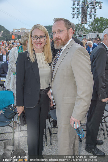 Sommernachtskonzert 2018 - Schloss Schönbrunn - Do 31.05.2018 - Margarete SCHRAMBÖCK mit Ehemann26