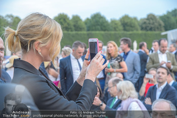 Sommernachtskonzert 2018 - Schloss Schönbrunn - Do 31.05.2018 - Charlize THERON fotografiert mit Handy33