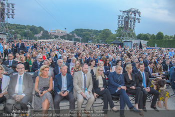 Sommernachtskonzert 2018 - Schloss Schönbrunn - Do 31.05.2018 - Zuschauer, Menschenmassen, Publikum, Gloriette, Schloss Schönbr39