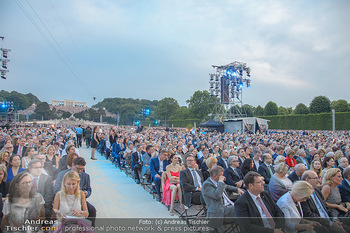 Sommernachtskonzert 2018 - Schloss Schönbrunn - Do 31.05.2018 - Zuschauer, Menschenmassen, Publikum, Gloriette, Schloss Schönbr41