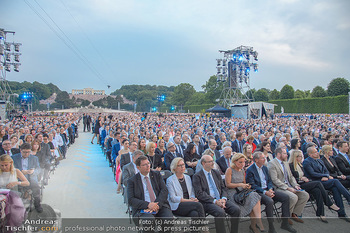 Sommernachtskonzert 2018 - Schloss Schönbrunn - Do 31.05.2018 - Zuschauer, Menschenmassen, Publikum, Gloriette, Schloss Schönbr42