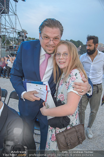 Sommernachtskonzert 2018 - Schloss Schönbrunn - Do 31.05.2018 - Michael SCHADE (mit Tochter Eva?)43