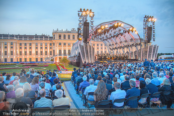 Sommernachtskonzert 2018 - Schloss Schönbrunn - Do 31.05.2018 - Zuschauer, Menschenmassen, Publikum, Gloriette, Schloss Schönbr44