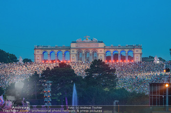 Sommernachtskonzert 2018 - Schloss Schönbrunn - Do 31.05.2018 - Zuschauer, Menschenmassen, Publikum, Gloriette, Schloss Schönbr76