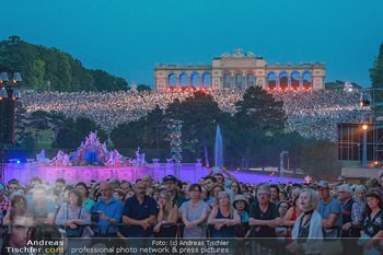 Sommernachtskonzert 2018 - Schloss Schönbrunn - Do 31.05.2018 - Zuschauer, Menschenmassen, Publikum, Gloriette, Schloss Schönbr77