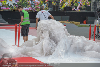 LifeBall 2018 - Red Carpet - Rathaus - Sa 02.06.2018 - Plastikmüll29