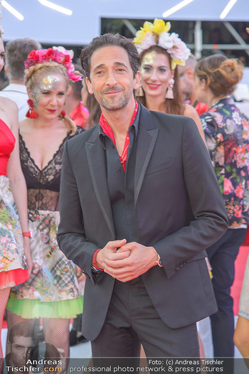 LifeBall 2018 - Red Carpet - Rathaus - Sa 02.06.2018 - Adrien BRODY85