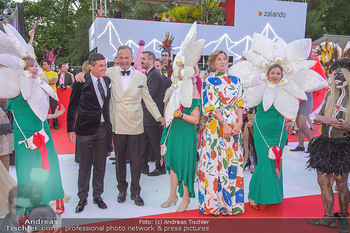 LifeBall 2018 - Red Carpet - Rathaus - Sa 02.06.2018 - Hubert Hupo NEUPER, Andreas TREICHL mit Ehefrau Desiree130