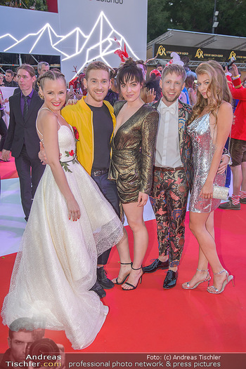 LifeBall 2018 - Red Carpet - Rathaus - Sa 02.06.2018 - Verena ALTENBERGER, Zoe STRAUB, Missy MAY, Nathan TRENT, Markus 163