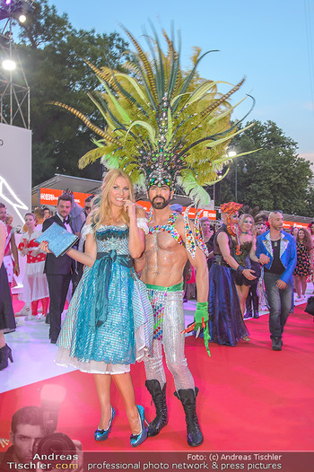 LifeBall 2018 - Red Carpet - Rathaus - Sa 02.06.2018 - Sonya KRAUS176