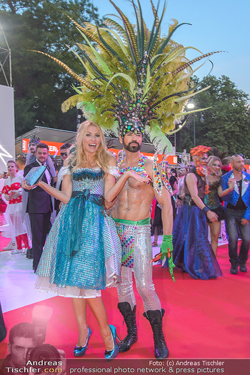 LifeBall 2018 - Red Carpet - Rathaus - Sa 02.06.2018 - Sonya KRAUS177