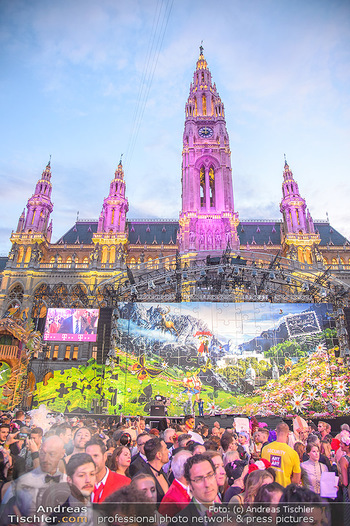 LifeBall 2018 - Red Carpet - Rathaus - Sa 02.06.2018 - Rathaus mit Bühnenbild Salzburg - Sound of music188