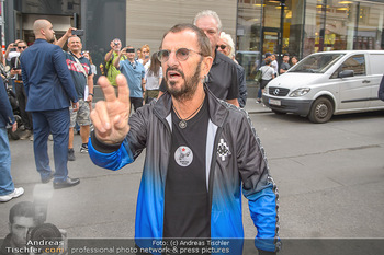 Ringo Starr Peace and Love - Galerie Hartinger - Mi 20.06.2018 - Ringo STARR1