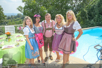 Lugners Gartenparty - Lugner Privatvilla - Di 07.08.2018 - Dani KENNEDY, Nina Bambi BRUCKNER, Sonja SCHÖNANGER, Andrea vom1