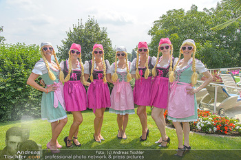 Lugners Gartenparty - Lugner Privatvilla - Di 07.08.2018 - Twerking Mädls (Holy Heidis)10