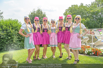 Lugners Gartenparty - Lugner Privatvilla - Di 07.08.2018 - Twerking Mädls (Holy Heidis)12
