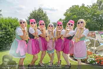 Lugners Gartenparty - Lugner Privatvilla - Di 07.08.2018 - Twerking Mädls (Holy Heidis)15
