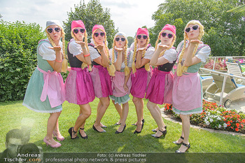 Lugners Gartenparty - Lugner Privatvilla - Di 07.08.2018 - Twerking Mädls (Holy Heidis)16