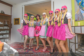 Lugners Gartenparty - Lugner Privatvilla - Di 07.08.2018 - Twerking Mädls (Holy Heidis)29