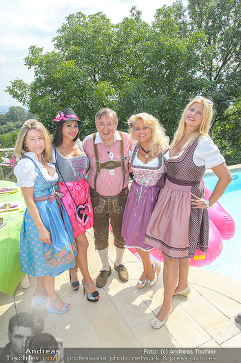 Lugners Gartenparty - Lugner Privatvilla - Di 07.08.2018 - Dani KENNEDY, Nina Bambi BRUCKNER, Sonja SCHÖNANGER, Andrea vom38