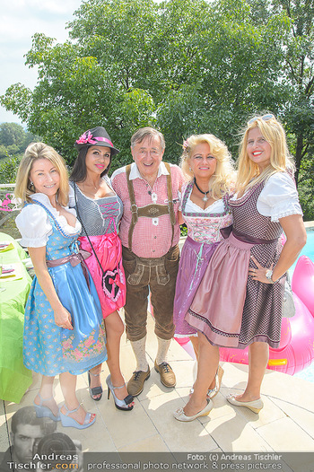 Lugners Gartenparty - Lugner Privatvilla - Di 07.08.2018 - Dani KENNEDY, Nina Bambi BRUCKNER, Sonja SCHÖNANGER, Andrea vom40