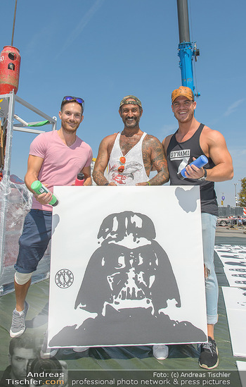 Pop Art Bungee Jumping - Fashion Outlet Center, Parndorf - Do 23.08.2018 - HC Hans Christian HAAS, Michael MOLTERER, Lukas WOSMEK10