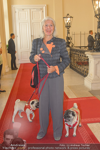 Ehrenzeichen für Karl Spiehs - Bundeskanzleramt - Mo 10.09.2018 - Christiane HÖRBIGER mit Möpsen, Hunden33