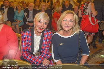 Ehrenzeichen für Karl Spiehs - Bundeskanzleramt - Mo 10.09.2018 - Friederike WLASCHEK, Ingrid FLICK57