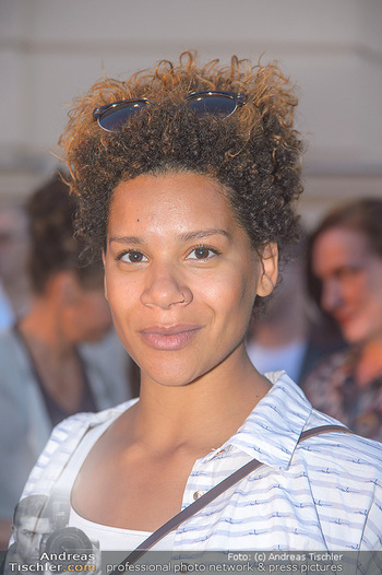 Vienna Fashion Week Opening - Zelt beim MQ MuseumsQuartier - Mo 10.09.2018 - Rebecca HORNER (Portrait)6