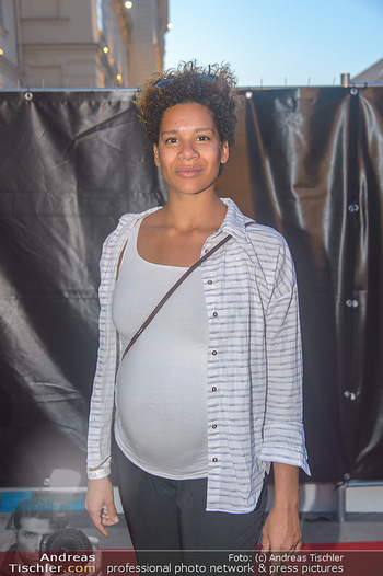 Vienna Fashion Week Opening - Zelt beim MQ MuseumsQuartier - Mo 10.09.2018 - Rebecca HORNER8