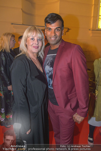 Vienna Fashion Week Opening - Zelt beim MQ MuseumsQuartier - Mo 10.09.2018 - Ziggi MÜLLER, Ramesh NAIR36
