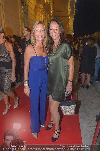 Vienna Fashion Week Opening - Zelt beim MQ MuseumsQuartier - Mo 10.09.2018 - Petra WRABETZ, Vera RUSSWURM50